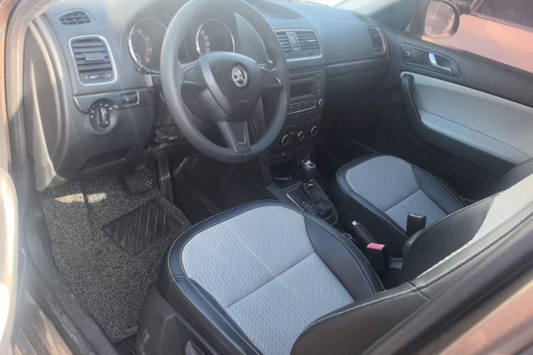 Used Skoda Yeti 2017 TSI280 DSG Advanced Edition Interior 1