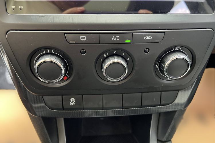 Used Skoda Yeti 2017 TSI280 DSG Advanced Edition Interior 13