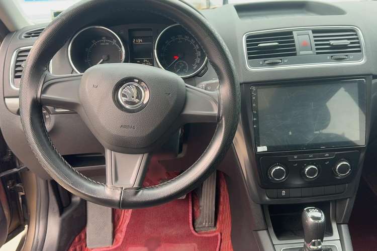 Used Skoda Yeti 2017 TSI280 DSG Advanced Edition Interior 2