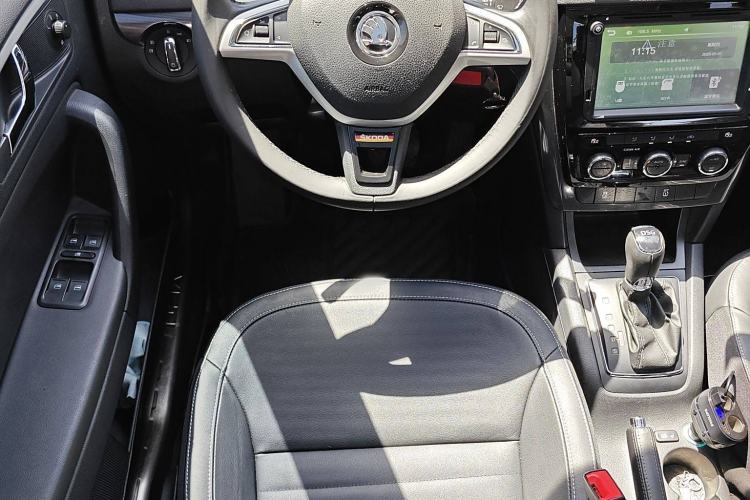 Used Skoda Yeti 2017 TSI280 DSG Innovation Edition Interior 2
