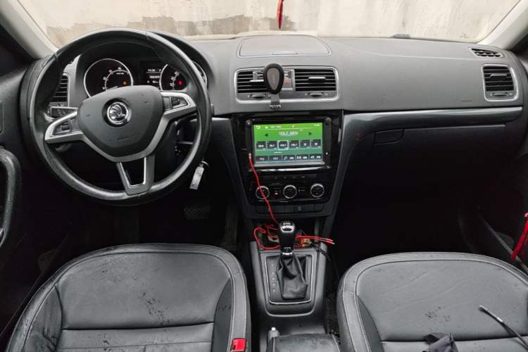 Used Skoda Yeti 2017 TSI280 DSG Innovation Edition Interior 2