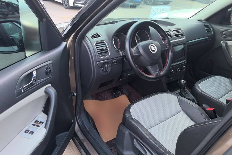 Used Skoda Yeti 2017 TSI280 DSG Advanced Edition Interior 2