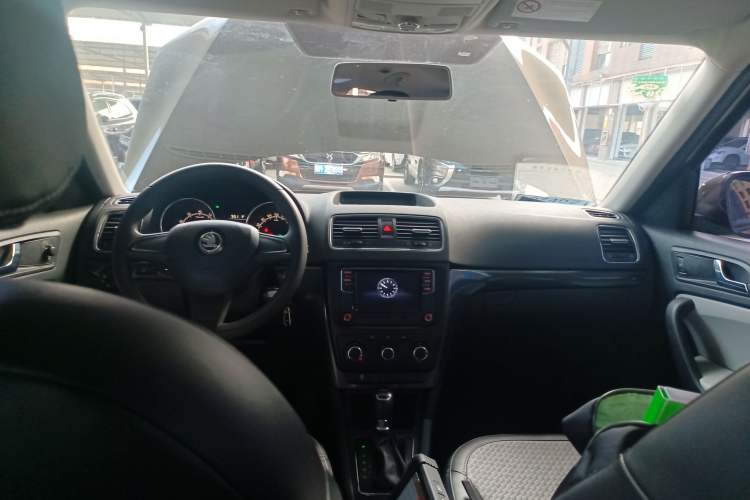 Used Skoda Yeti 2017 TSI280 DSG Advanced Edition Interior 2