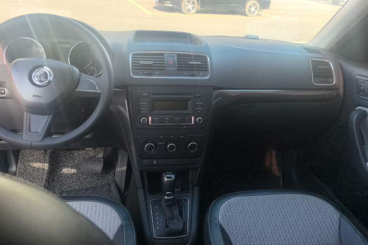 Used Skoda Yeti 2017 TSI280 DSG Advanced Edition Interior 3