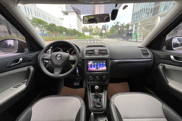 Used Skoda Yeti 2017 TSI280 DSG Advanced Edition Interior 3