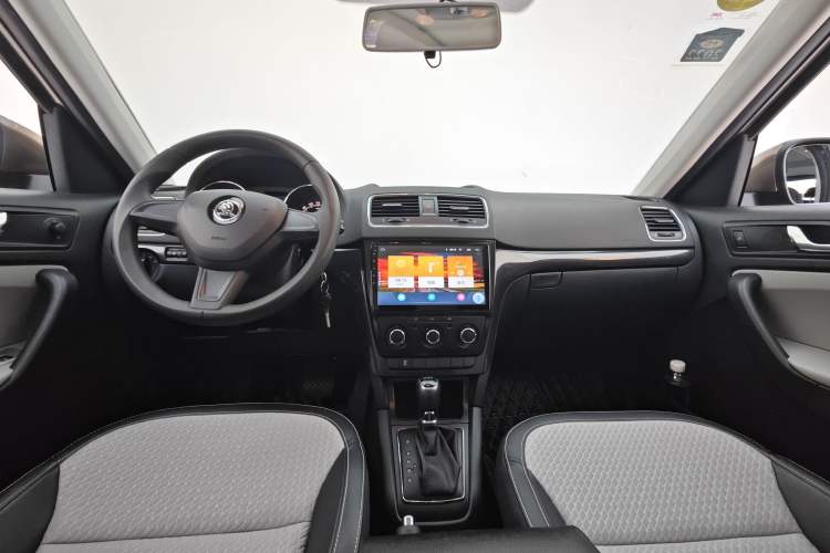 Used Skoda Yeti 2017 TSI280 DSG Advanced Edition Interior 4