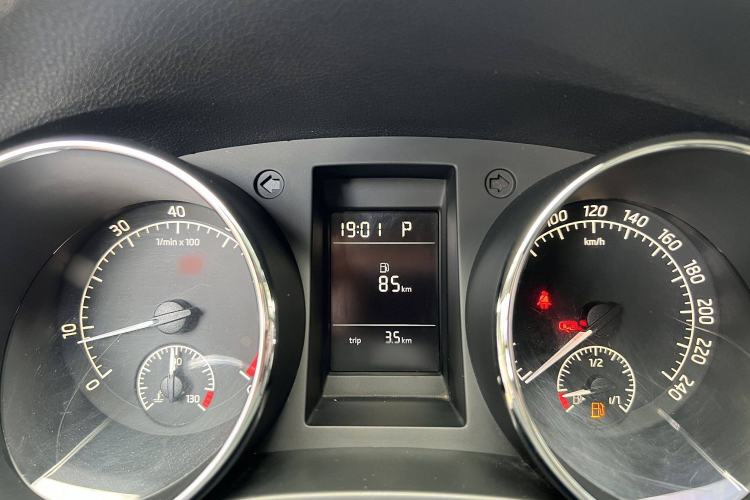 Used Skoda Yeti 2017 TSI280 DSG Advanced Edition Interior 4