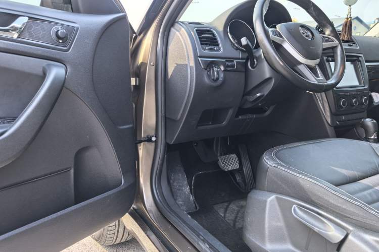 Used Skoda Yeti 2017 TSI280 DSG Car Enjoy Brothers Edition Interior 5