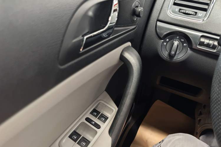 Used Skoda Yeti 2017 TSI280 DSG Advanced Edition Interior 8