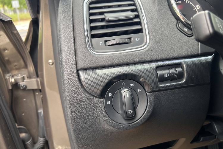 Used Skoda Yeti 2017 TSI280 DSG Advanced Edition Interior 8