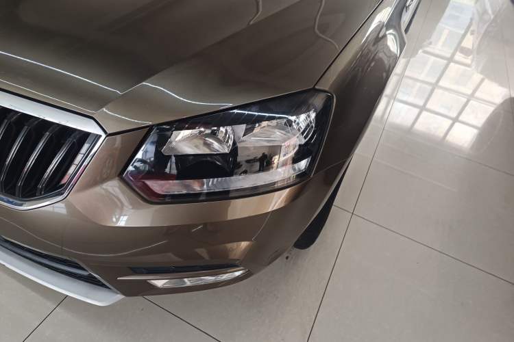 Used Skoda Yeti 2017 TSI280 DSG Advanced Edition Left Front Headlight