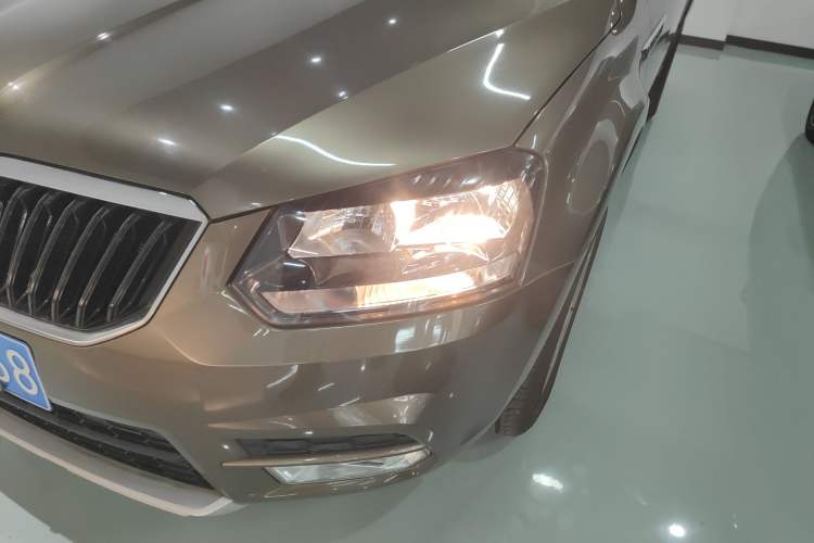 Used Skoda Yeti 2017 TSI280 DSG Car Enjoy Brothers Edition Left Front Headlight