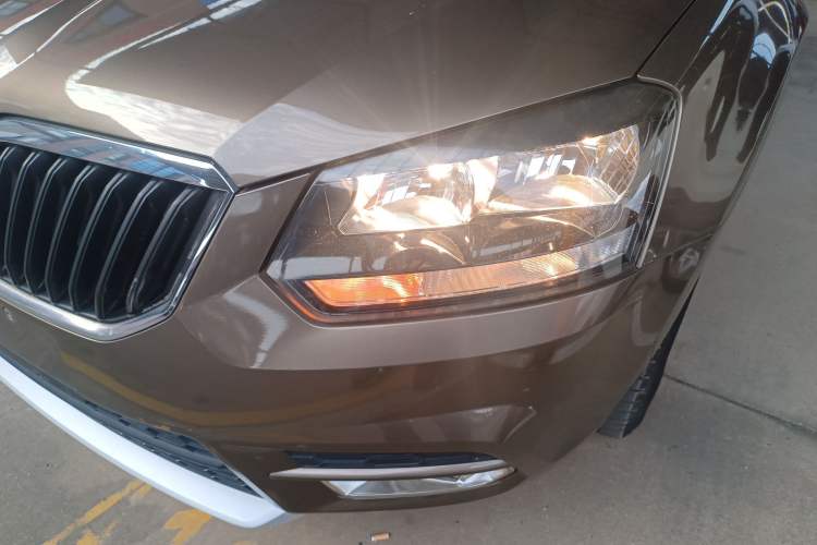 Used Skoda Yeti 2017 TSI280 DSG Advanced Edition Left Front Headlight