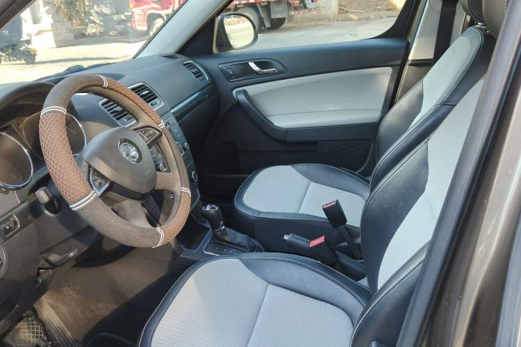 Used Skoda Yeti 2017 TSI280 DSG Advanced Edition Left Front Seat