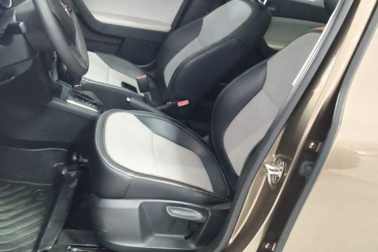 Used Skoda Yeti 2017 TSI280 DSG Advanced Edition Left Front Seat