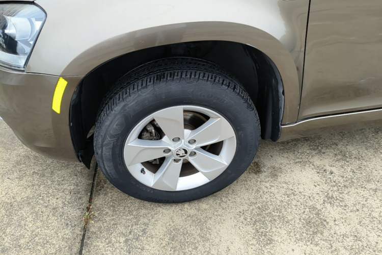 Used Skoda Yeti 2017 TSI280 DSG Advanced Edition Left Front Wheel Hub