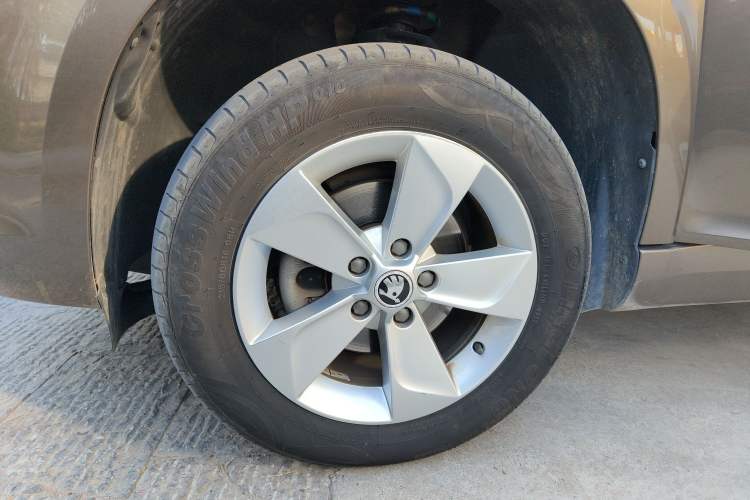 Used Skoda Yeti 2017 TSI280 DSG Advanced Edition Left Front Wheel Hub
