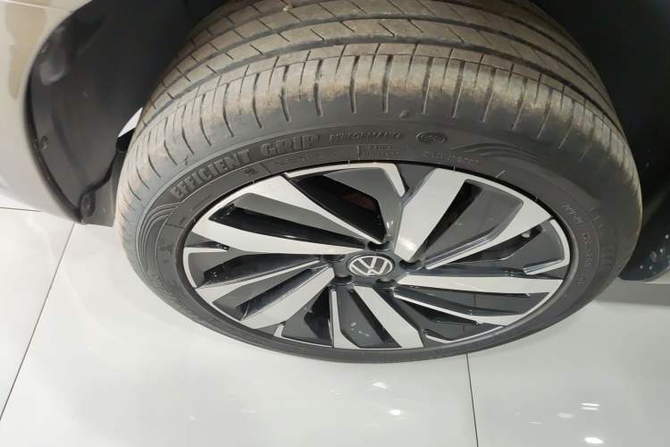 Used Skoda Yeti 2017 TSI280 DSG Advanced Edition Left Front Wheel Hub