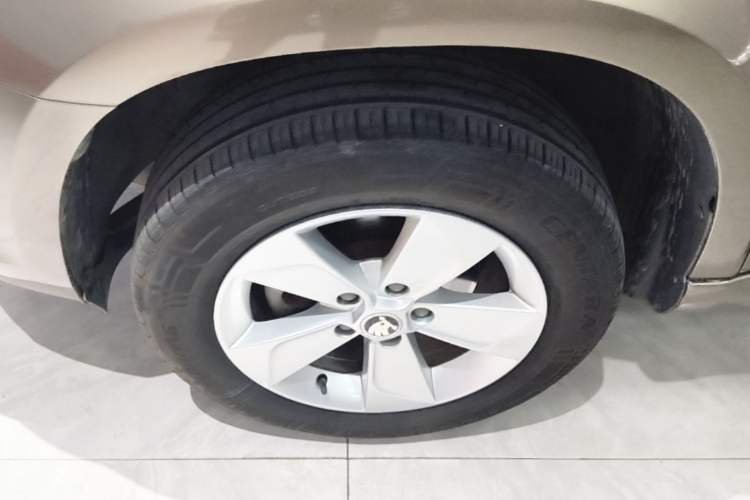 Used Skoda Yeti 2017 TSI280 DSG Advanced Edition Left Front Wheel Hub