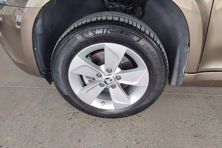 Used Skoda Yeti 2017 TSI280 DSG Advanced Edition Left Front Wheel Hub