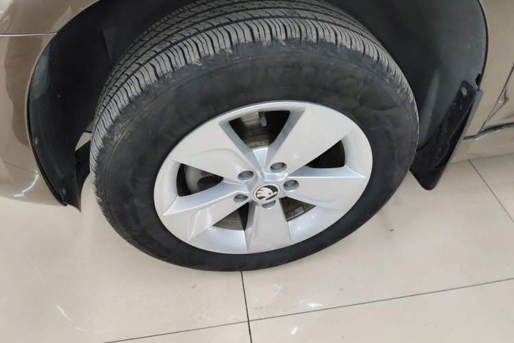 Used Skoda Yeti 2017 TSI280 DSG Advanced Edition Left Front Wheel Hub