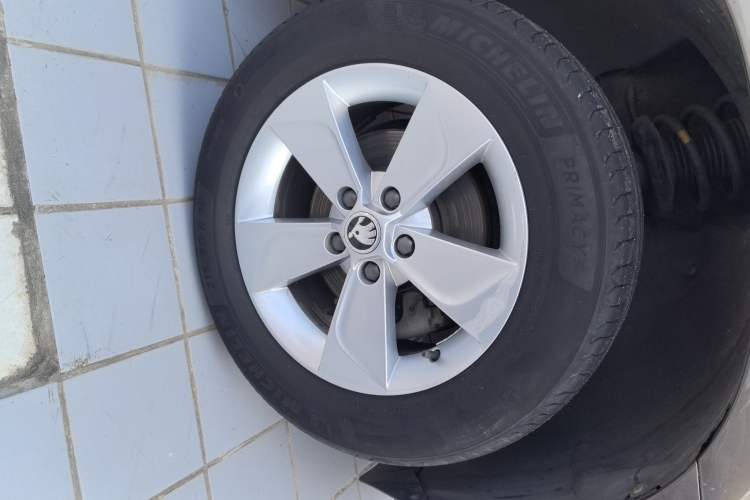 Used Skoda Yeti 2017 TSI280 DSG Advanced Edition Left Front Wheel Hub