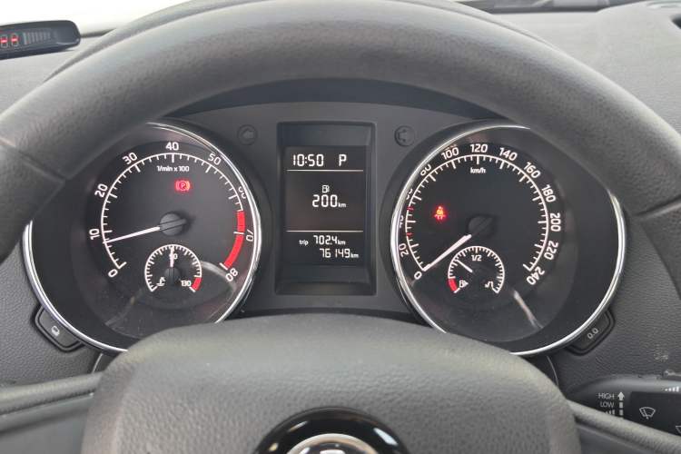 Used Skoda Yeti 2017 TSI280 DSG Advanced Edition Odometer Close Up