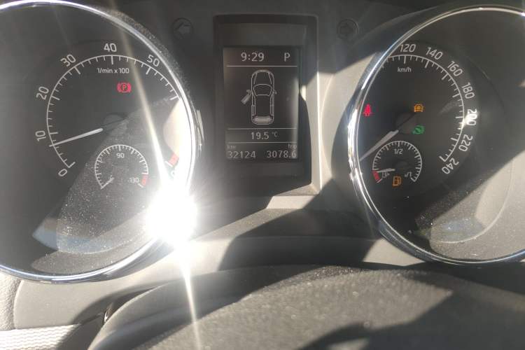 Used Skoda Yeti 2017 TSI280 DSG Innovation Edition Odometer Close Up