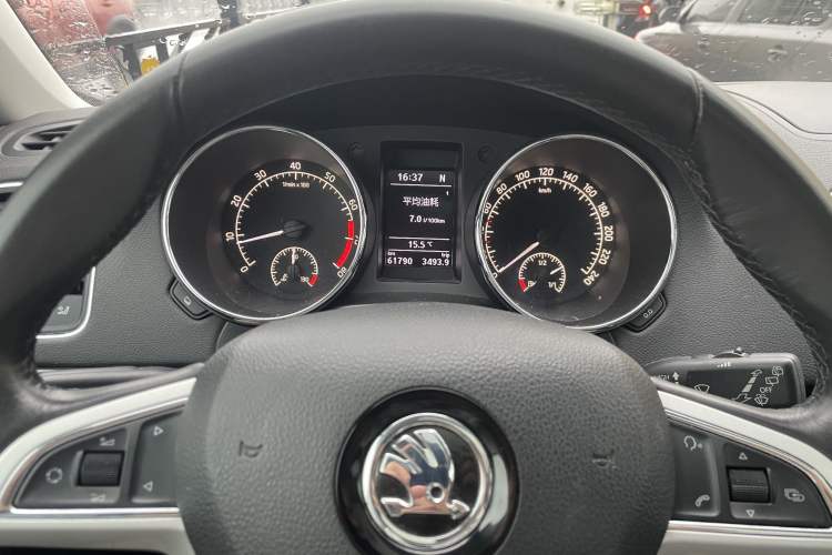 Used Skoda Yeti 2017 TSI280 DSG Innovation Edition Odometer Close Up
