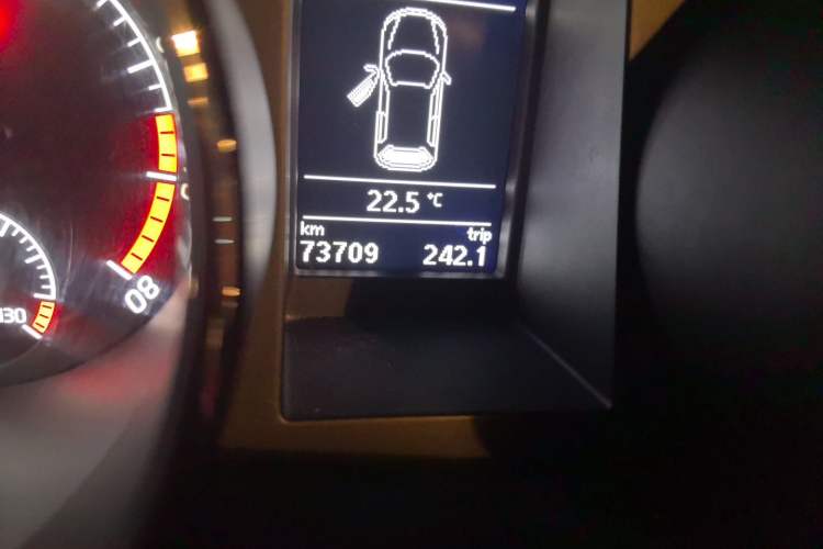 Used Skoda Yeti 2017 TSI280 DSG Innovation Edition Odometer Close Up