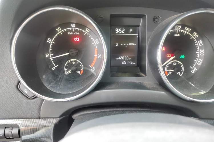 Used Skoda Yeti 2017 TSI280 DSG Advanced Edition Odometer Close Up