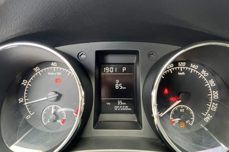 Used Skoda Yeti 2017 TSI280 DSG Advanced Edition Odometer Close Up