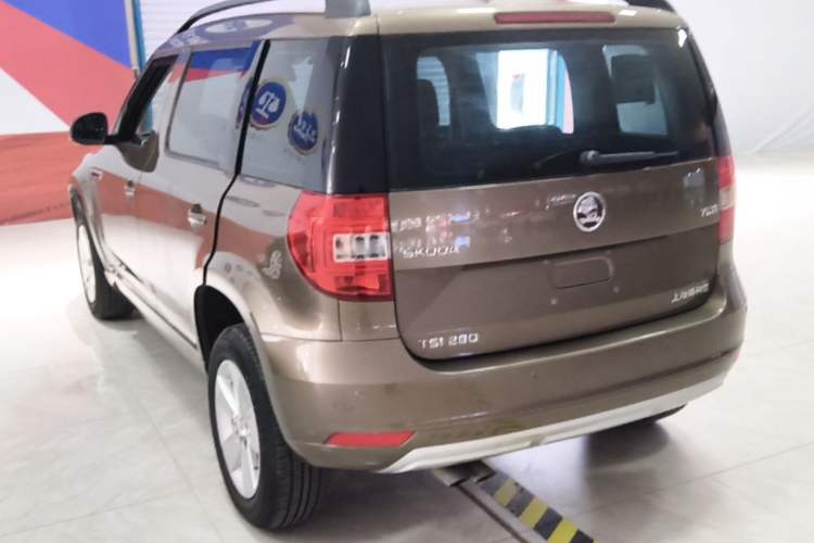 Used Skoda Yeti 2017 TSI280 DSG Advanced Edition Rear Left 45 Deg
