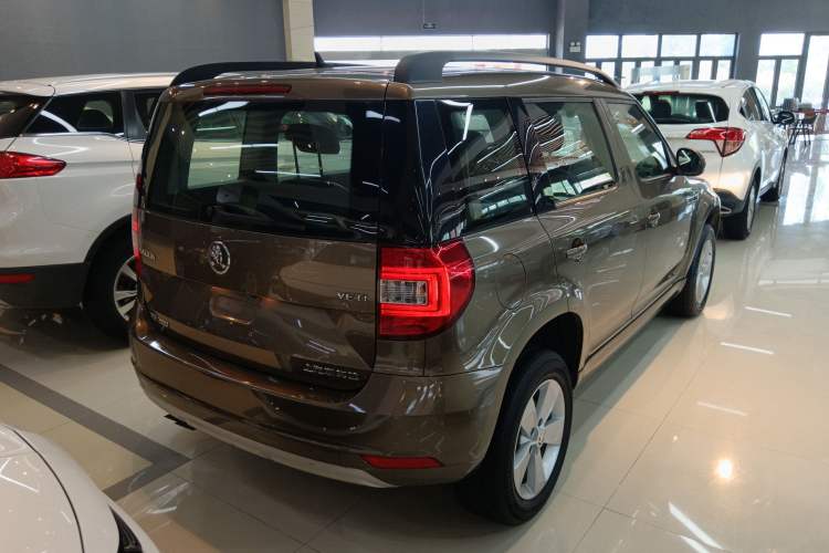 Used Skoda Yeti 2017 TSI280 DSG Advanced Edition Rear Right 45 Deg