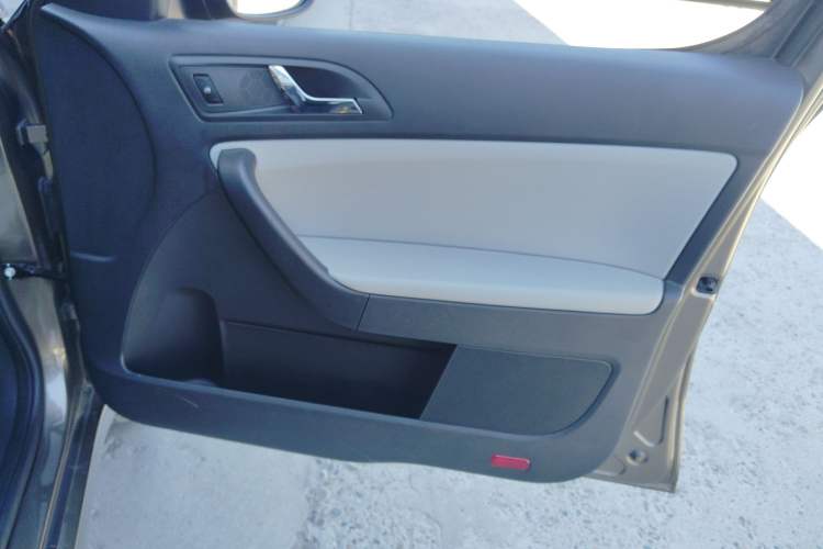 Used Skoda Yeti 2017 TSI280 DSG Advanced Edition Right Front Door Interior