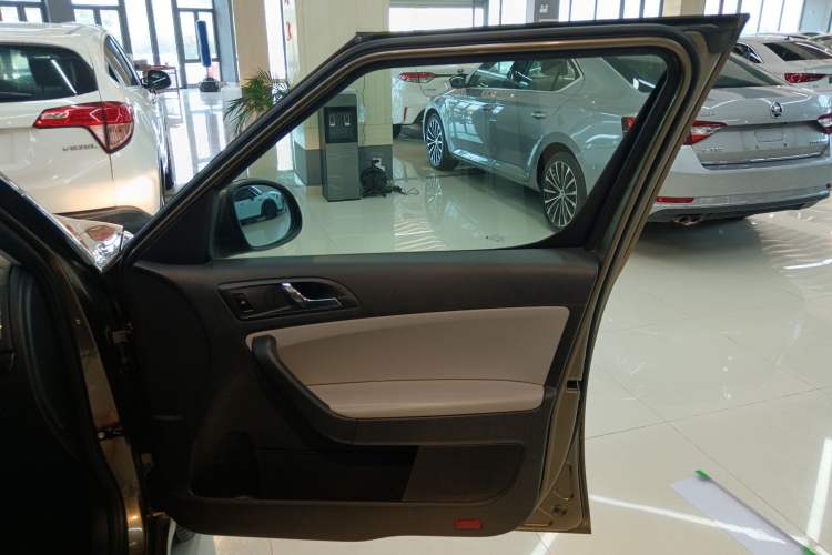 Used Skoda Yeti 2017 TSI280 DSG Advanced Edition Right Front Door Interior