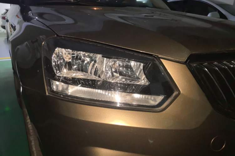 Used Skoda Yeti 2017 TSI280 DSG Innovation Edition Right Front Headlight