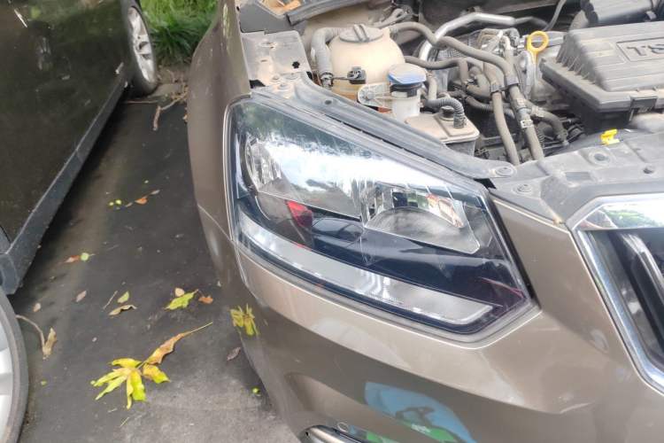 Used Skoda Yeti 2017 TSI280 DSG Advanced Edition Right Front Headlight