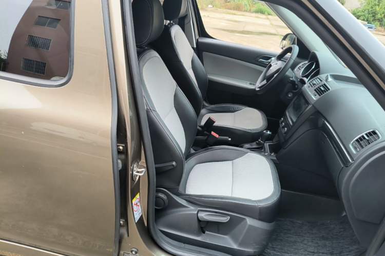 Used Skoda Yeti 2017 TSI280 DSG Advanced Edition Right Front Seat