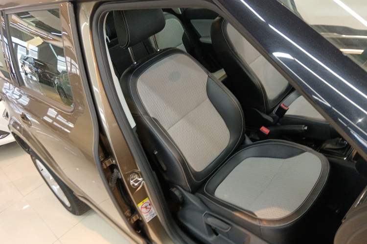 Used Skoda Yeti 2017 TSI280 DSG Advanced Edition Right Front Seat