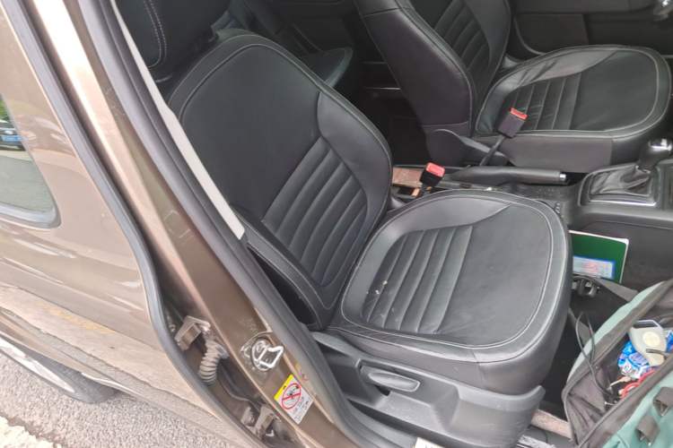 Used Skoda Yeti 2017 TSI280 DSG Car Enjoy Brothers Edition Right Front Seat