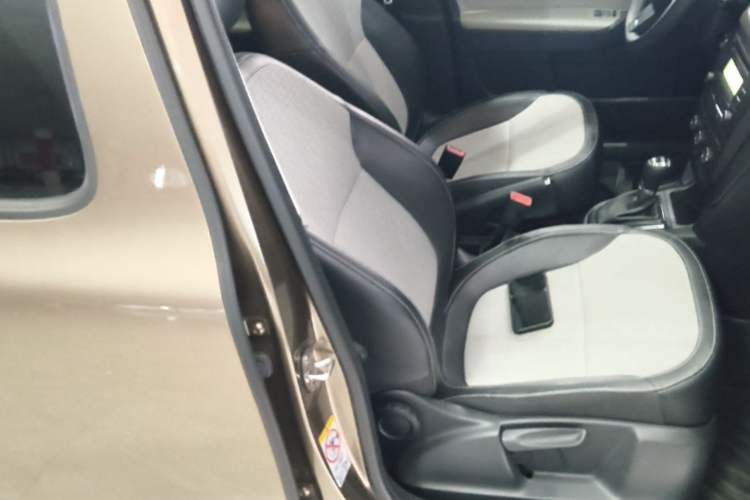 Used Skoda Yeti 2017 TSI280 DSG Advanced Edition Right Front Seat