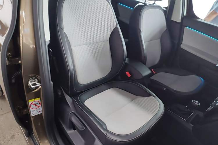 Used Skoda Yeti 2017 TSI280 DSG Advanced Edition Right Front Seat
