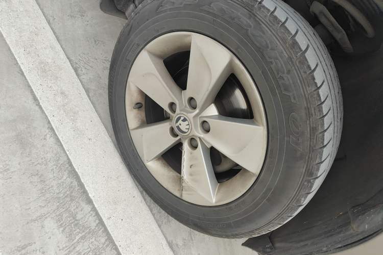 Used Skoda Yeti 2017 TSI280 DSG Advanced Edition Right Front Wheel Hub