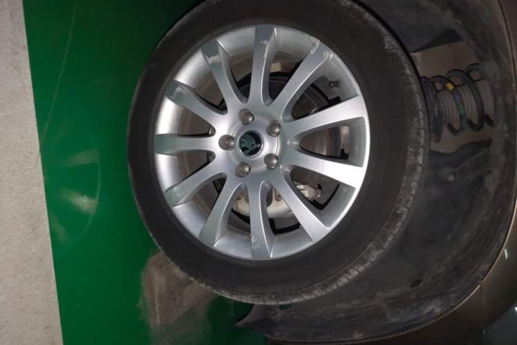 Used Skoda Yeti 2017 TSI280 DSG Innovation Edition Right Front Wheel Hub