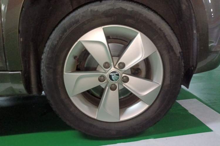 Used Skoda Yeti 2017 TSI280 DSG Advanced Edition Right Front Wheel Hub