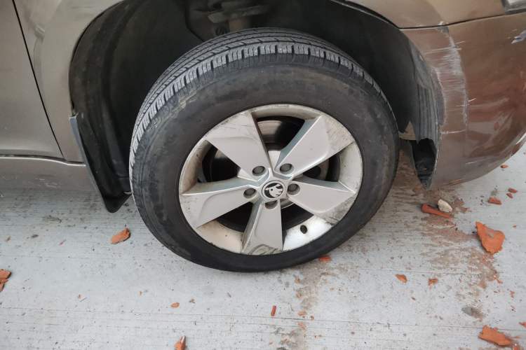 Used Skoda Yeti 2017 TSI280 DSG Advanced Edition Right Front Wheel Hub