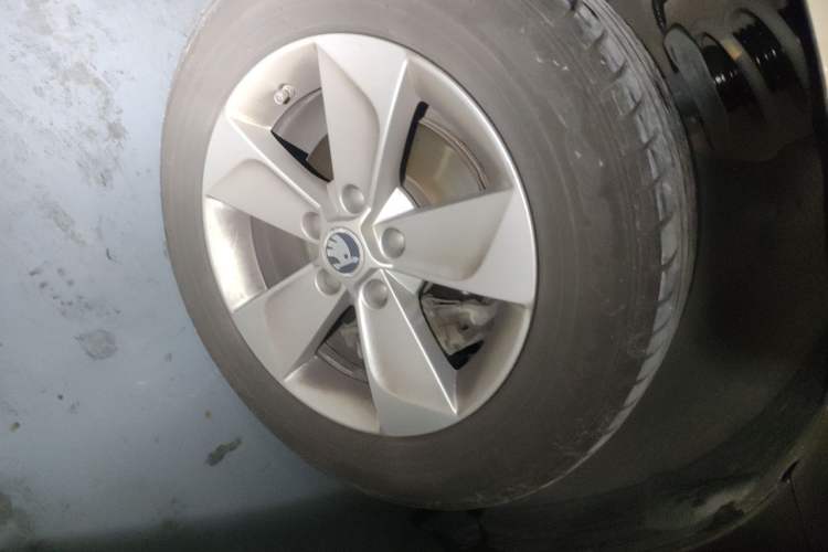 Used Skoda Yeti 2017 TSI280 DSG Car Enjoy Brothers Edition Right Front Wheel Hub