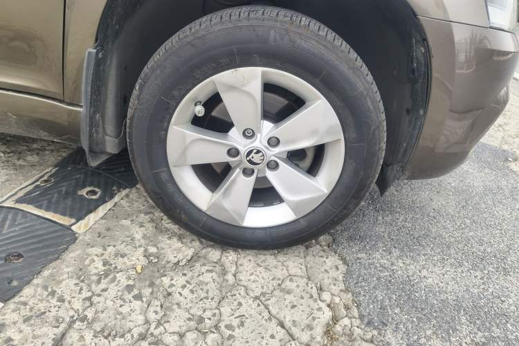 Used Skoda Yeti 2017 TSI280 DSG Car Enjoy Brothers Edition Right Front Wheel Hub