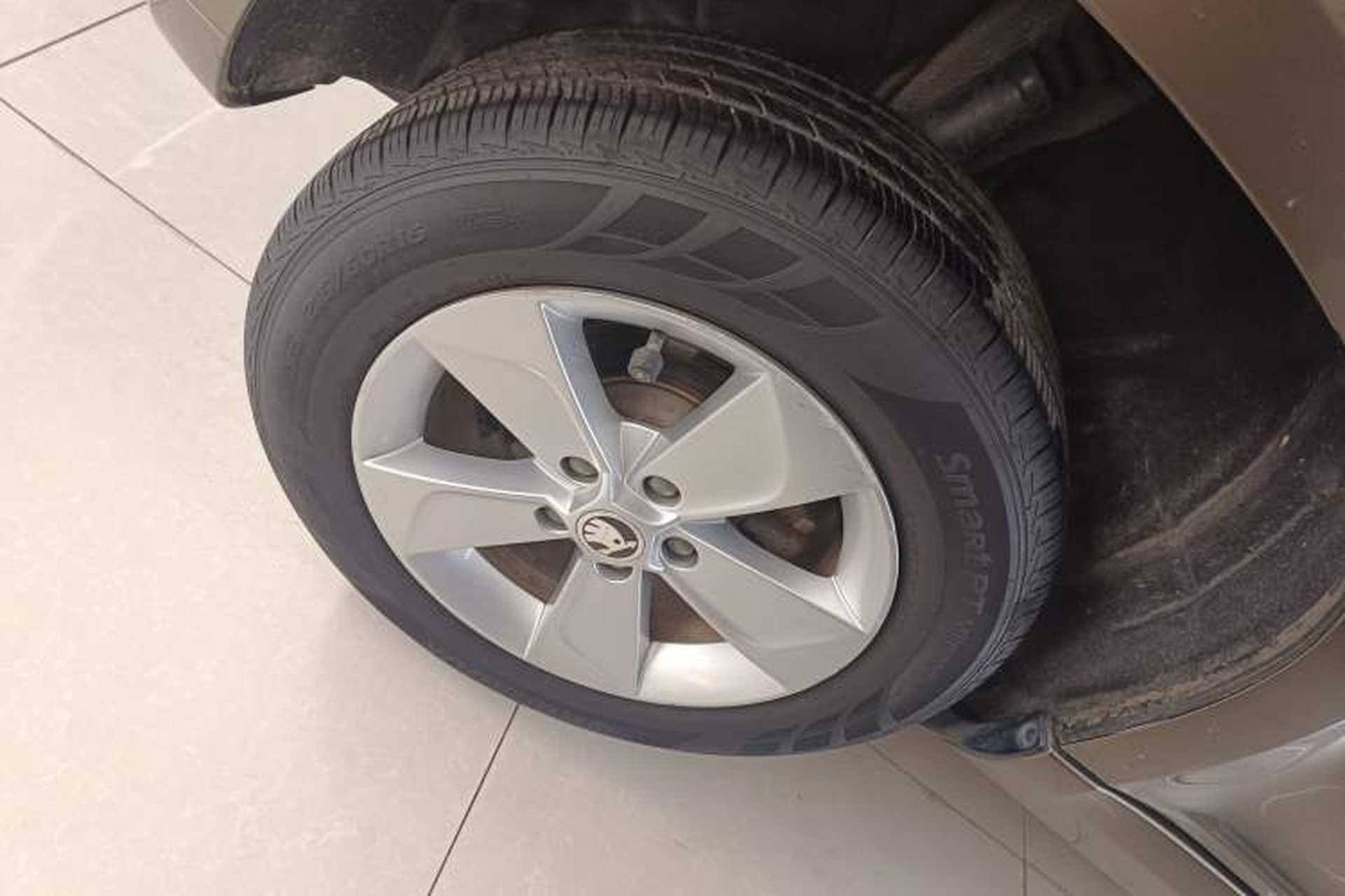 Used Skoda Yeti 2017 TSI280 DSG Advanced Edition Right Rear Wheel Hub
